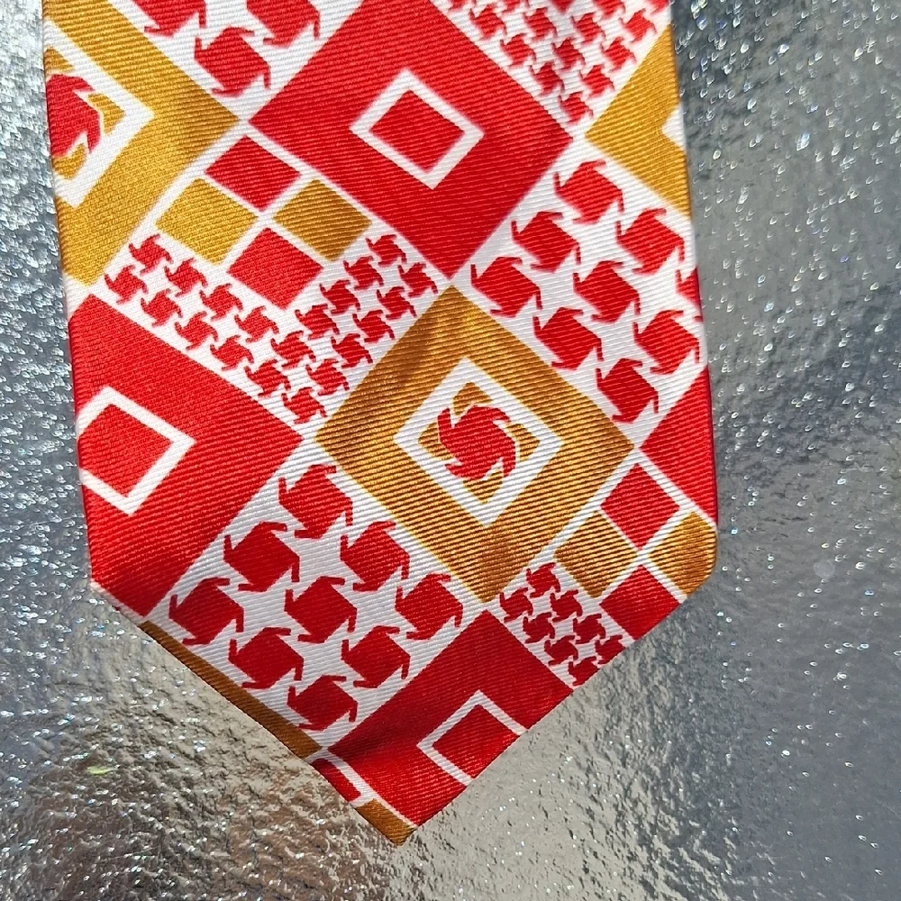 Vintage John‎ Wanamaker Vibrant Red and Gold Patterned Tie